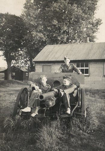 N127 - "Don, Jack & Morris" - Rfn. Donald King collection