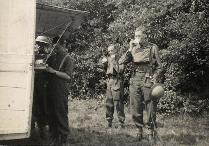 N128 - "Jack & Lt. Theobald" - Rfn. Donald King collection