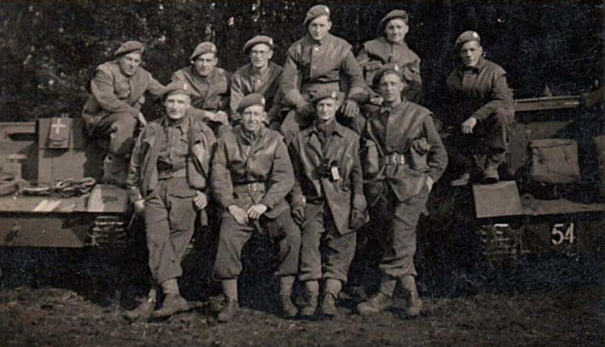 N193 - 9 Platoon, far left Rfn. Grayson - Rfn. G.W. Grayson coll.
