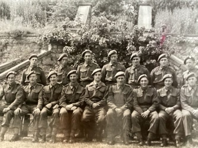 N183 - Rfn. Couzens, front row 4th from left - Rfn. L.H. Couzens coll,