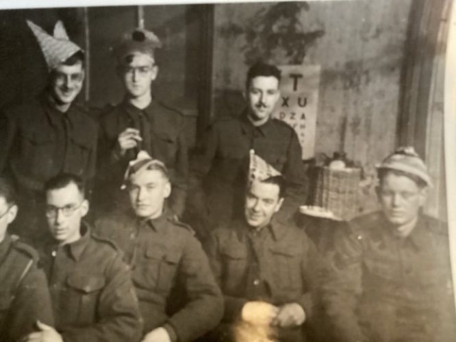 N185 - Unknown riflemen - Rfn. L.H. Couzens coll.