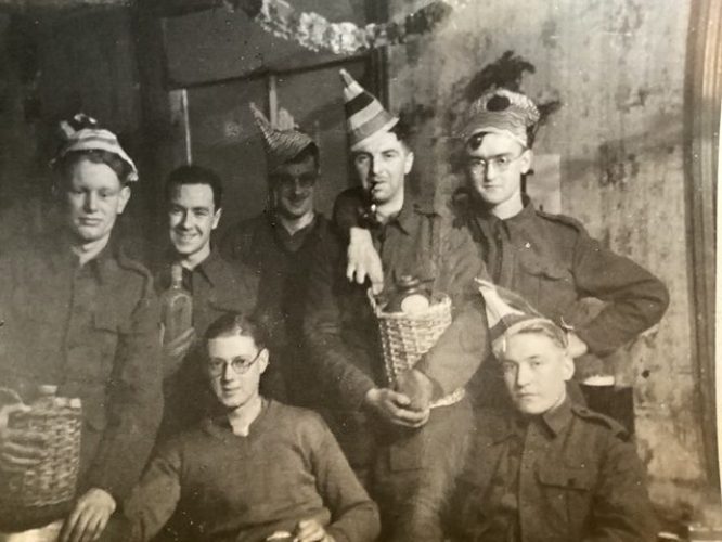 N187 - Rfn. Couzens, back, 2nd from right - Rfn. L.H. Couzens coll.