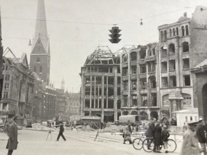 L034 (found) - Hamburg, St. Peter's church - L.H. Couzens coll.