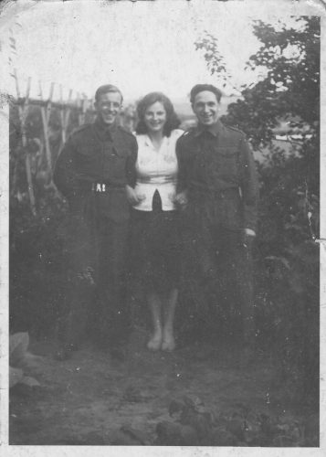 N206 - Rfn. J. Petrie, right - Rfn. J. Petrie coll.