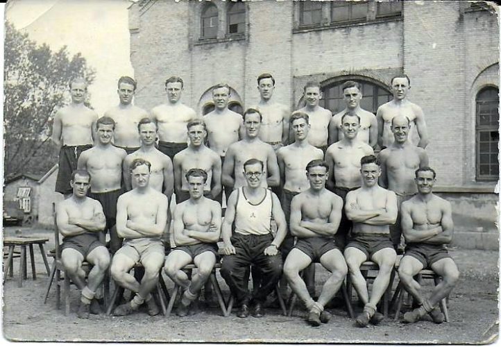 N199 - Rfn. Swainsbury back row, 4th from left - L/Cpl. W.H. Swainsbury coll.